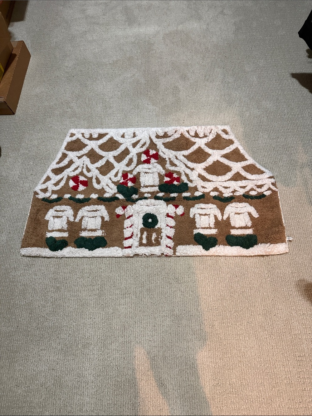 Pottery Bard Holiday Gingerbread House bathroom rug - Brown and White